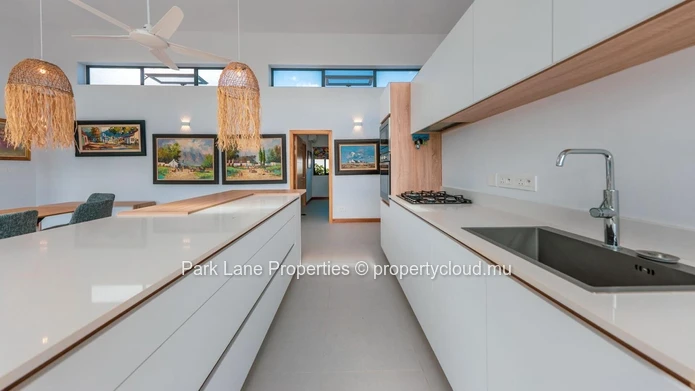 Maison fraichement construite avec une touche moderne