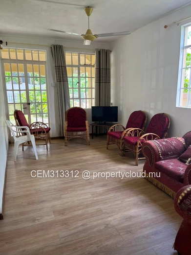 9.5 Perches Villa avec Terrain à Vendre – Péreybère 