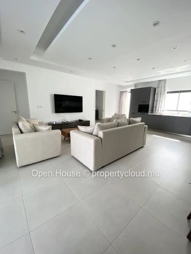 Furnished villa for rent in Péreybère, 162m², 3 en suite bedrooms, private pool, garden, solar panels, water tank, cl...
