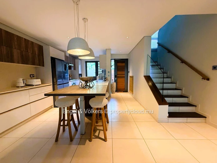Luxury Townhouse with Private Pool & Golf Views in Anahita
