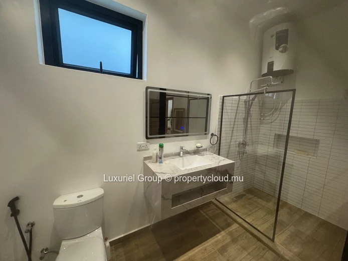 Villa contemporaine avec jacuzzi à Trou aux Biches