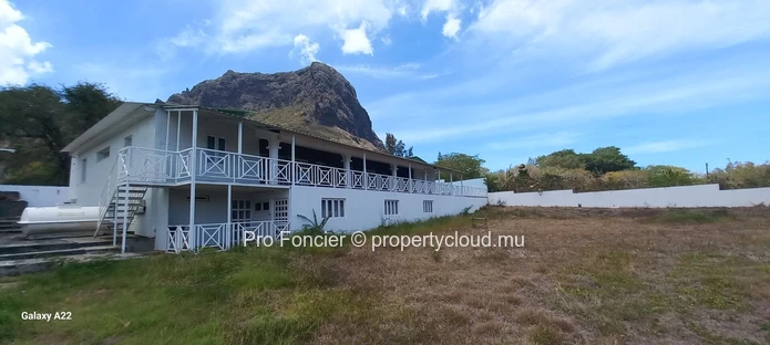 Single-Storey House for sale in Le Morne – Exceptional Natural Setting