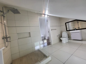 5 Bedroom Villa