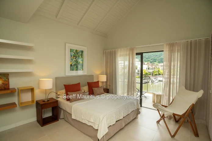 Duplex Living by the Waves