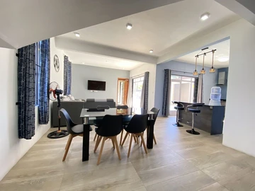 5 Bedroom Villa