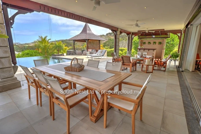 A unique villa where modernity meets tropical charm.