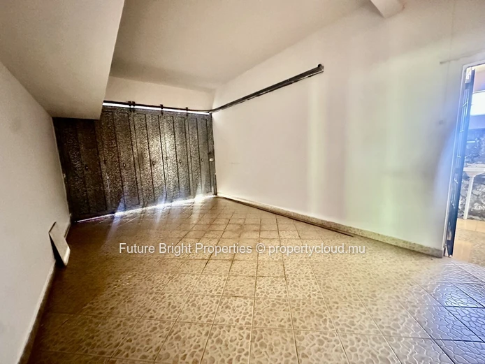 Spacieuse Maison Familiale / Espace Bureau À Louer À Espérance Trébuchet – Emplacement Calme Et Pratique