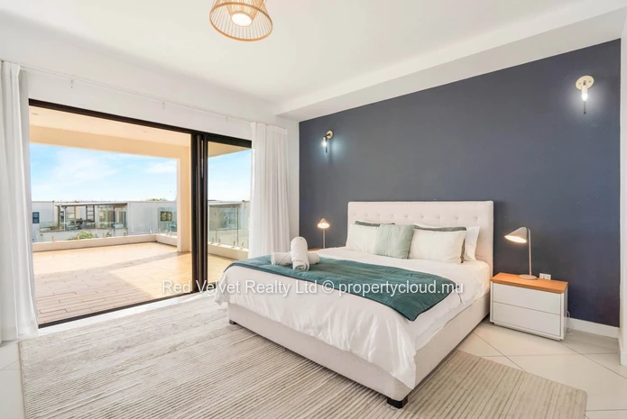 Beachfront Penthouse with Sea View – 3 Bedrooms – Flic en Flac