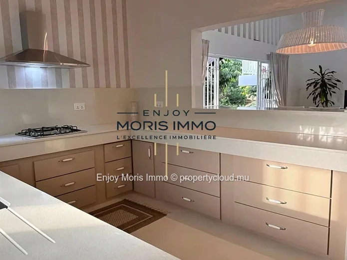 Modern Villa with Swimming Pool – For rent in Calodyne
