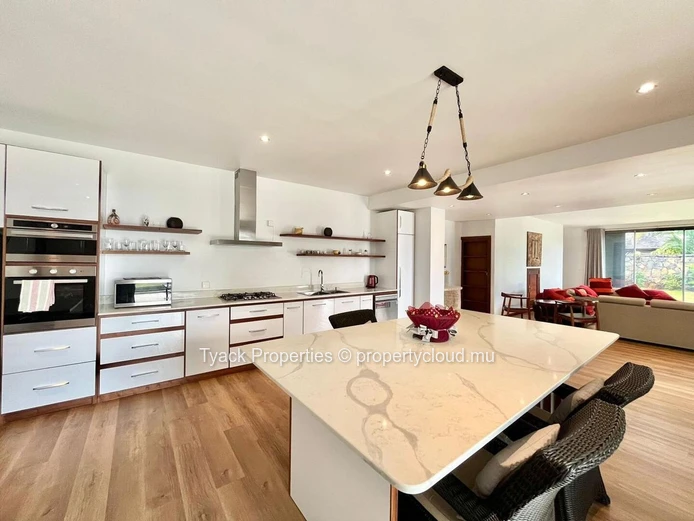 Villa élégante de 4 chambres avec vue mer à Vieux Grand Port