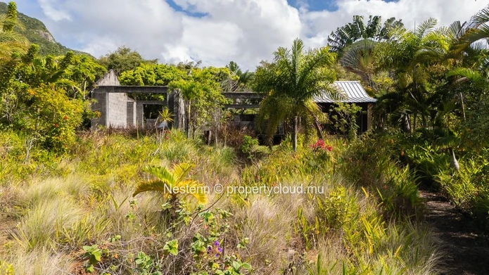 Sea-View Estate with 17 Chalets in a Lush Tropical Setting