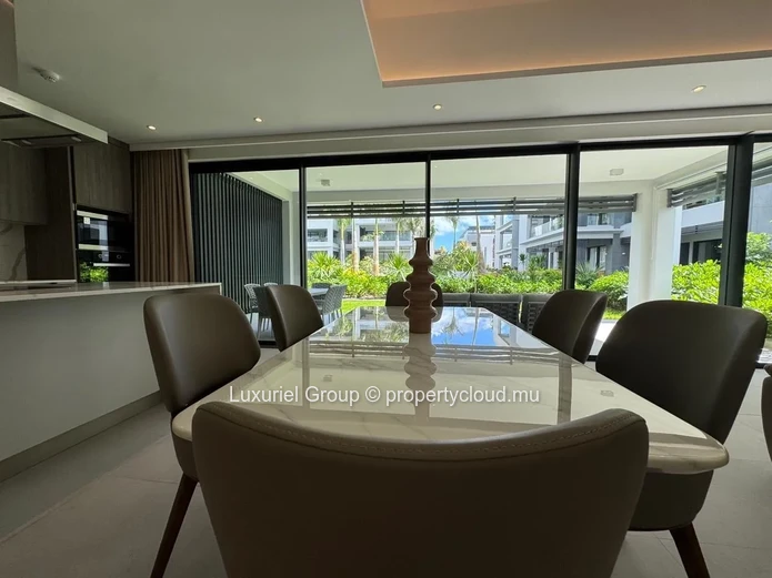 Modern Ground-Floor Apartment with Large Veranda and Pool