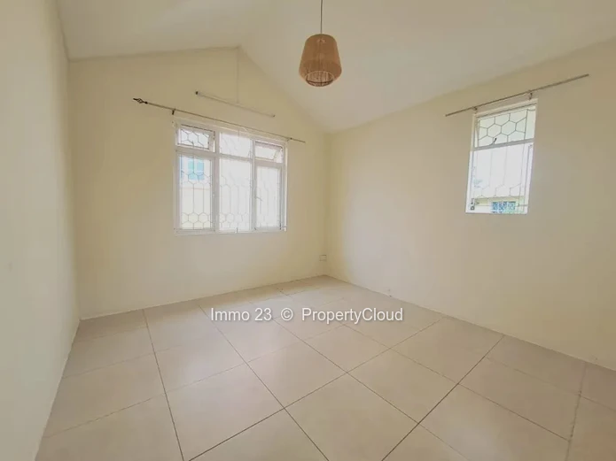 Houses / Villas - 4 bedrooms - Curepipe