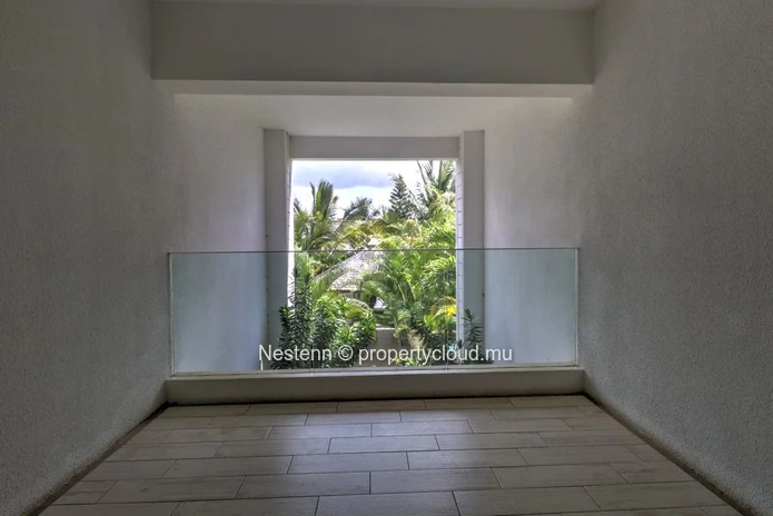 Bright 3-bed apartment with spacious jacuzzi in a residence
