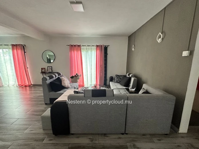  Belle Maison Semi-Meublée dans un Quartier Paisible  