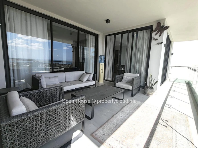 Luxurious Townhouse/Duplex in Tamarin with Communal Pool & Mountain Views - 3 Beds, Office, Fully Furnished, Rs 44M