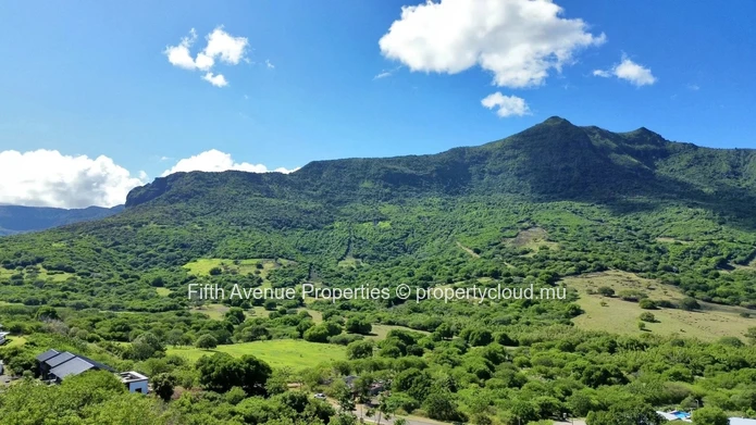 BLACK RIVER - Land with sea and mountain views