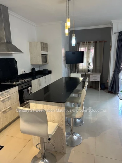 Charming 2-Bedroom Apartment Steps from Pereybere Beach 