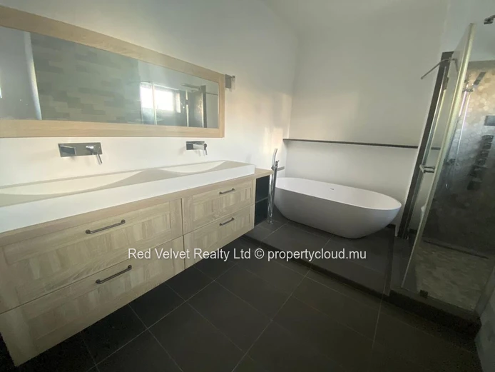 Luxueux penthouse en duplex à vendre à Sodnac, Quatre Bornes
