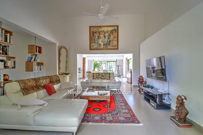 4-bedroom villa + independent studio