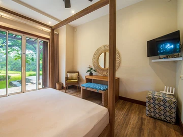 Scandinavian flair, clean lines, uncluttered spaces – this home is ready to move in.