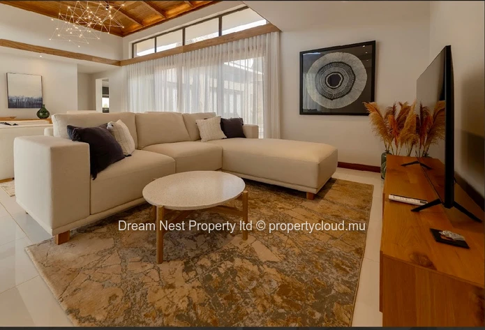 Tropical Elegance – 4-Bedroom Villa Steps from the Beach in North Mauritius