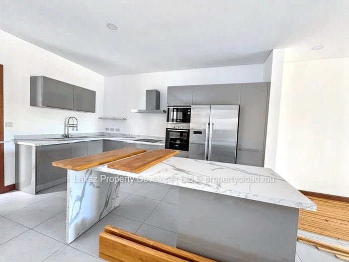 Luxurious 3-Bedroom Apartment in Pointe aux Canonniers - accessible for Foreigners