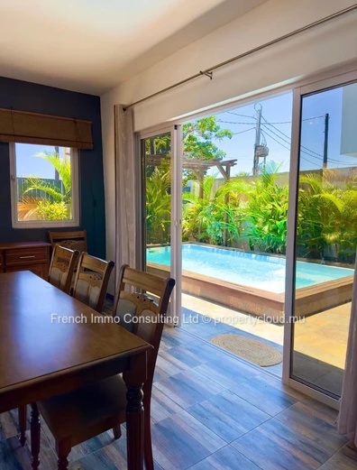 Très belle villa 3 chambres a grand baie, avec piscine et jardin 