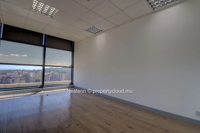 Office Space of 171.64 m² on 6th floor