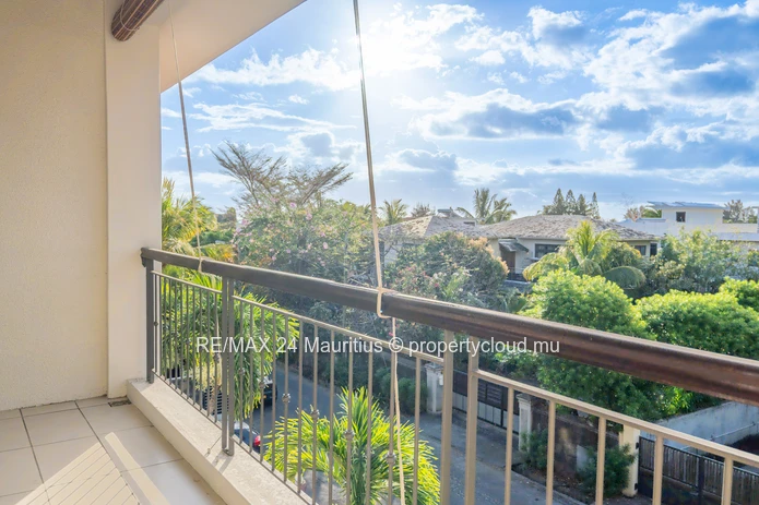 2-Bedroom Apartment near La Preneuse Beach