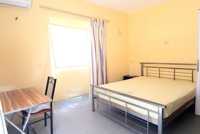 2-bedroom house with spacious garden and outdoor kitchen
