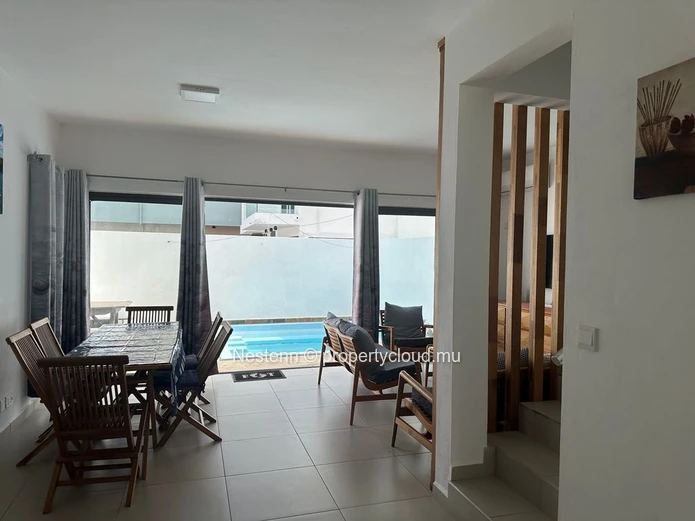 Duplex moderne de 3 chambres avec piscine privée à louer à Flic en Flac