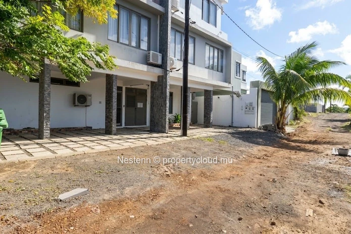 Modern 3-bedroom apartment with balcony