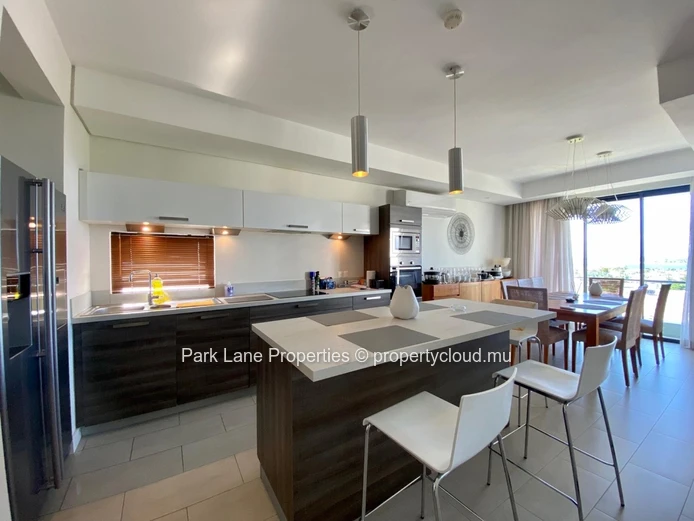 Contemporary living with sea view