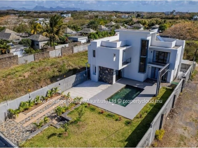 Spacious 4-Bedroom Villa with Private Pool for Rent in Grand Baie | Chemin 20 Pieds | Rs 90,000 per Month