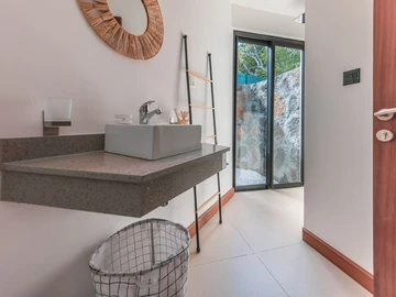 5 Bedroom Villa