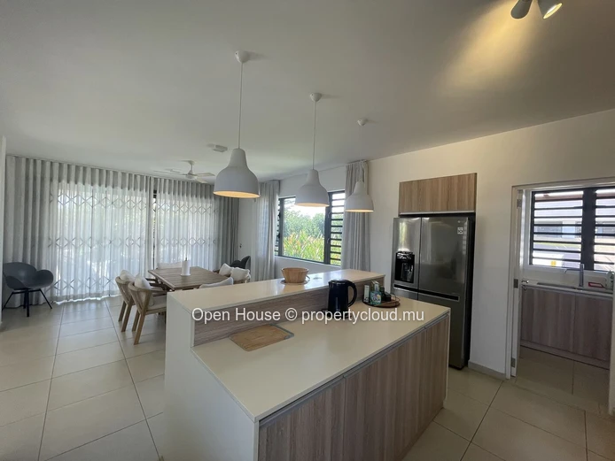 Villa contemporaine à louer, 4 chambres, piscine, accès golf.