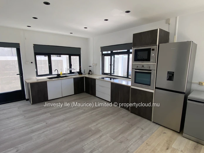 JINVESTY MAURITIUS : RENT 3 BR House Mont Choisy beach on walk... 69000