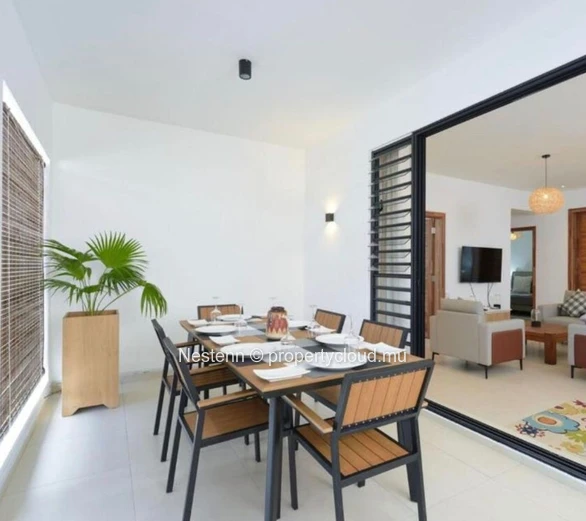 3-bed modern apartment steps from the beach