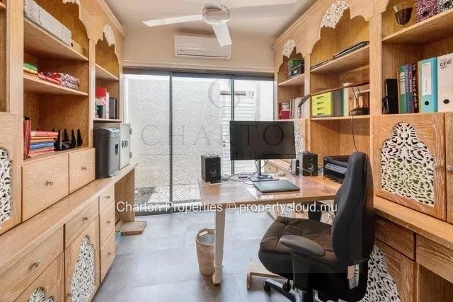 Villa contemporaine de 3 chambres en suite avec bureau et studio indépendant au cœur de Grand Baie