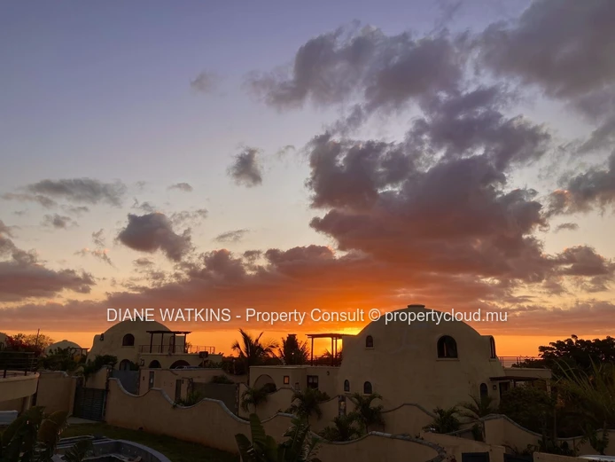Unique Dome Villa with Pool and Sunset Views in Albion