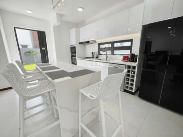 4 Bedroom Villa