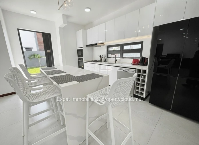 Villa Contemporaine Neuve 4 Chambres Avec Piscine Privée Et Rooftop – Péreybère
