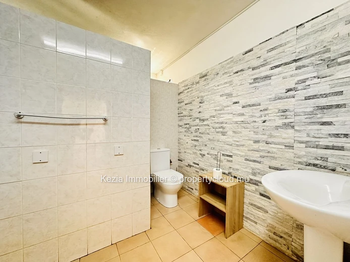 Apartment With Pool And Garden