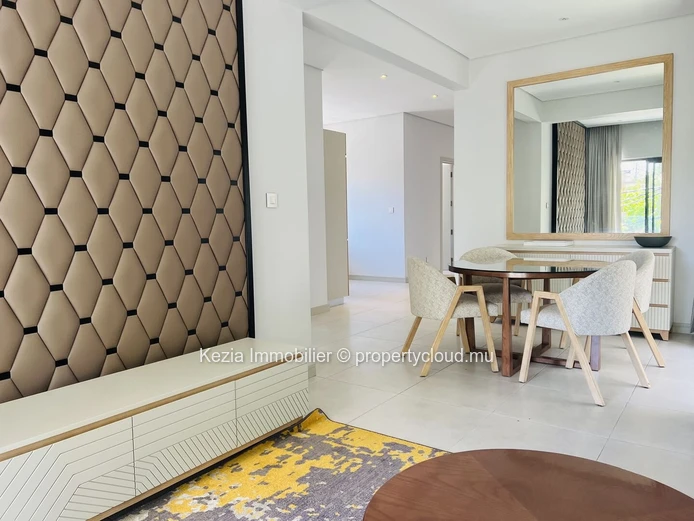 Contemporary Apartment Near The Beach