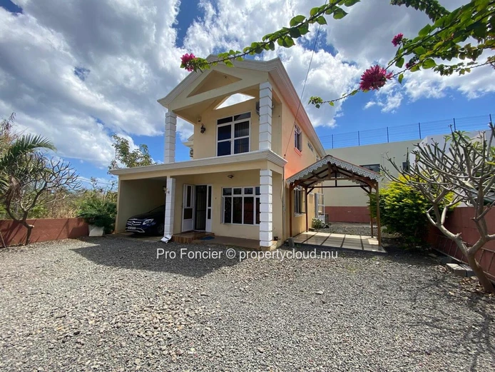 A vendre à Albion - Maison à étage spacieuse