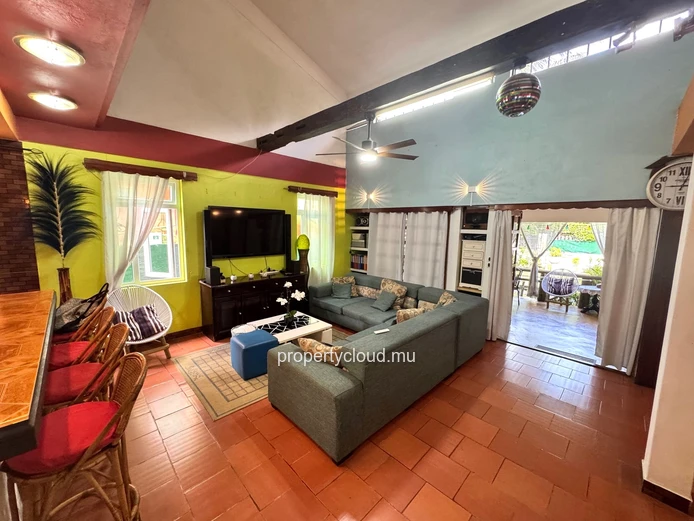 Albion – À vendre, deux villas avec piscine, proches de la plage