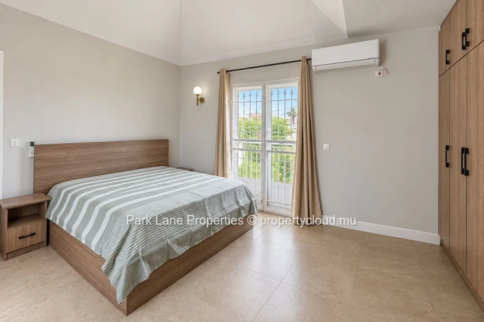 Spacious 4 bedroom family home for rent with pool and garden
