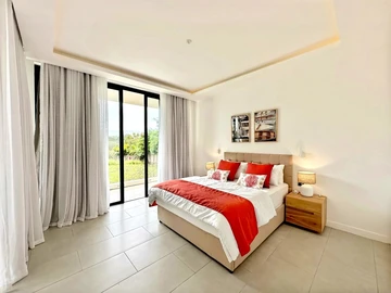 5 Bedroom Villa