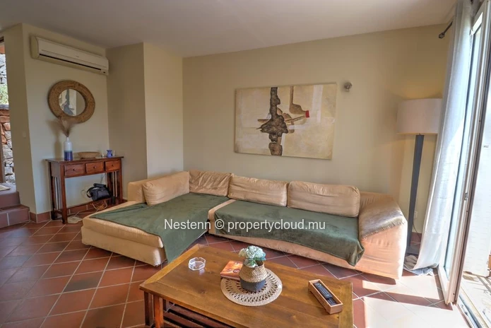 Duplex moderne de 2 chambres avec vue sur la rivière, à proximité des écoles et des commodités